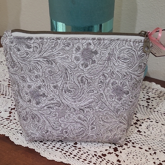 Hand Crafted Elegant Floral Embossed Women's Cismetic Bag - Picture 3 of 5